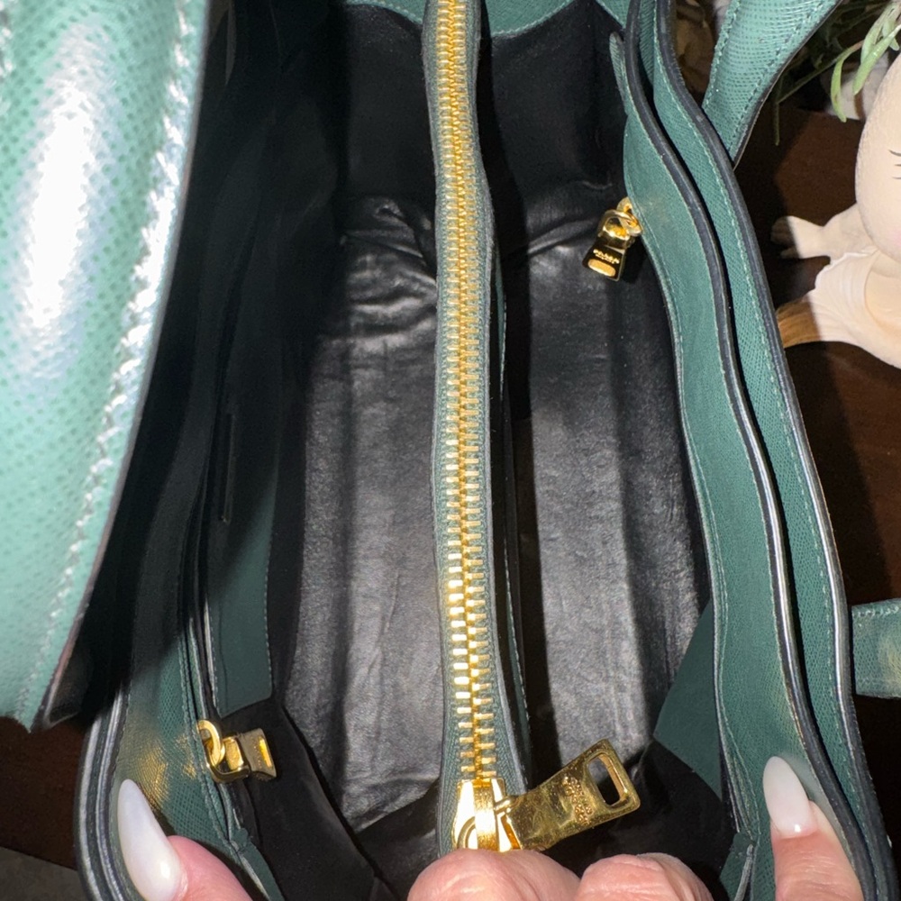 Prada - Picture 4 of 13